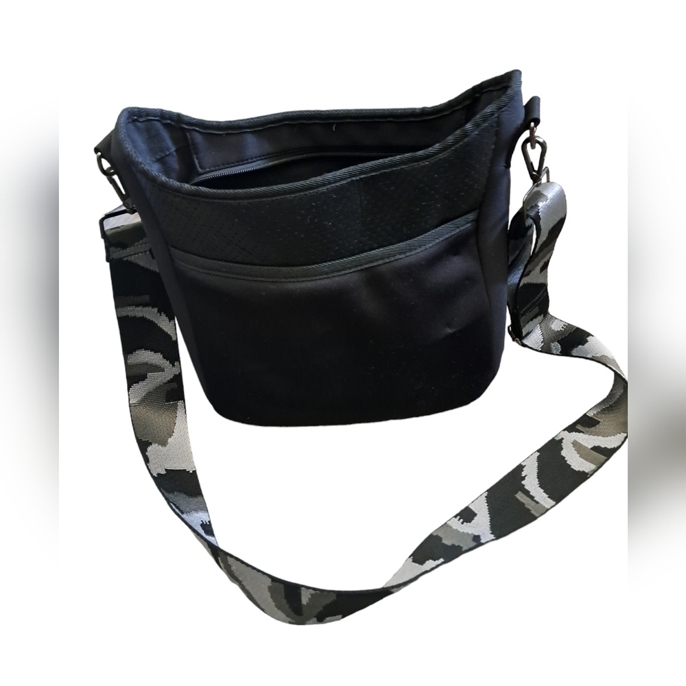 HAUTE SHORE Blake Noir Neoprene Crossbody Purse bag Gray Camo Removable Strap